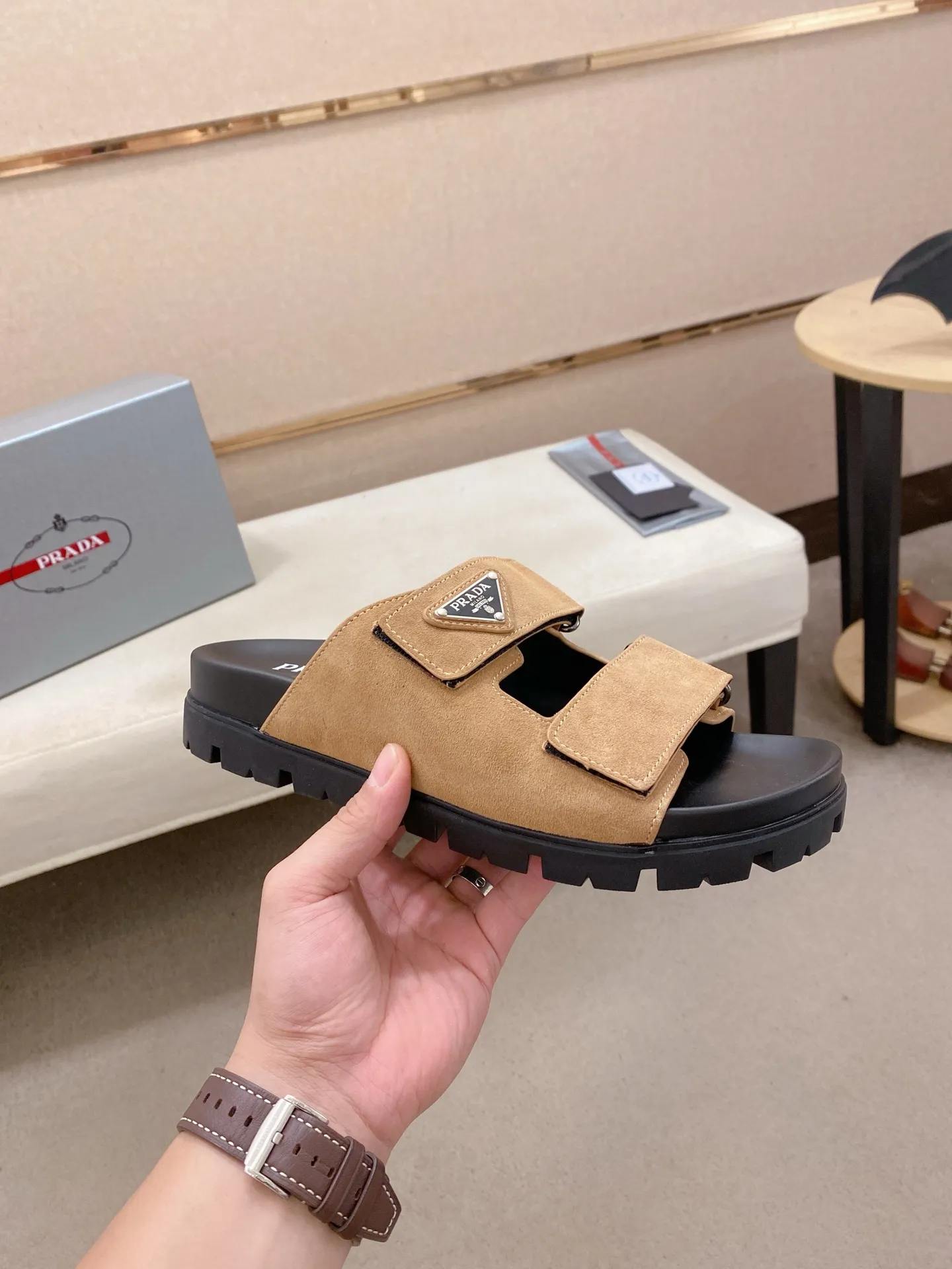 Men's shoes 💰: 440💰 [PRADA Slippers] High-end men's shoes brand official website 1:1 latest masterpiece: original mold opening and customization, the fabric is made of imported suede cowhide original material, upgraded outsole, lighter and non-slip. The market's top quality, simple yet tasteful, a must-have for fashionistas, fashionable at your feet, full of confidence, the same style at the counter 👍The season of summer slippers is here. Code: 38-45